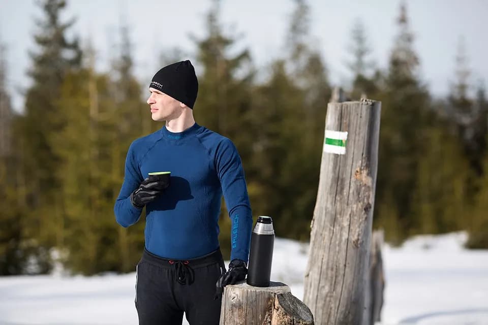 Jak wybrać idealną bieliznę narciarską męską? 5 kluczowych rad