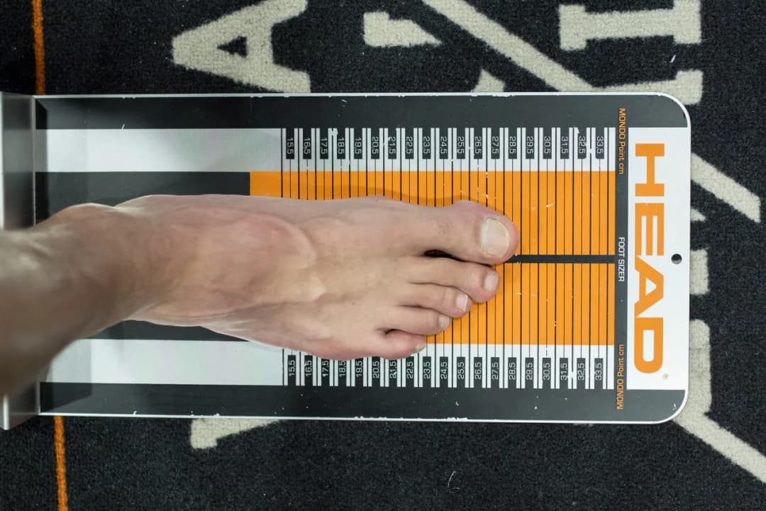 Jak dobrać buty narciarskie na szczupłą stopę: ranking 5 najlepszych modeli