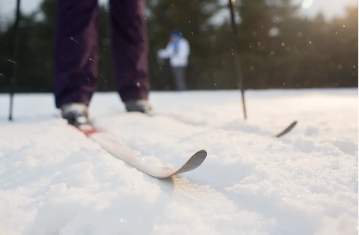 Crossbreedowe dyscypliny narciarskie: gdzie narty spotykają inne sporty i technologie