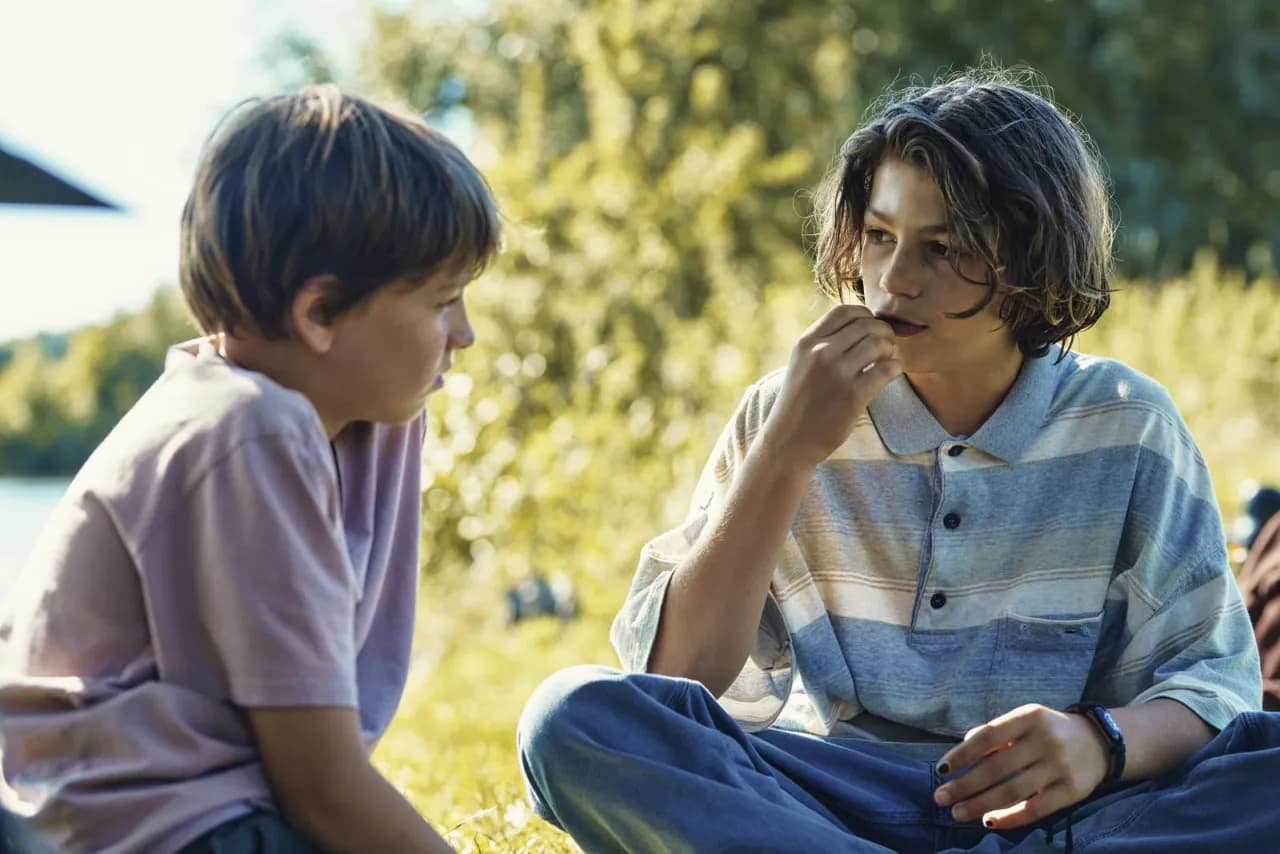 Young Hearts: Wnikliwa recenzja filmu o miłości i dorastaniu w LGBTQ+